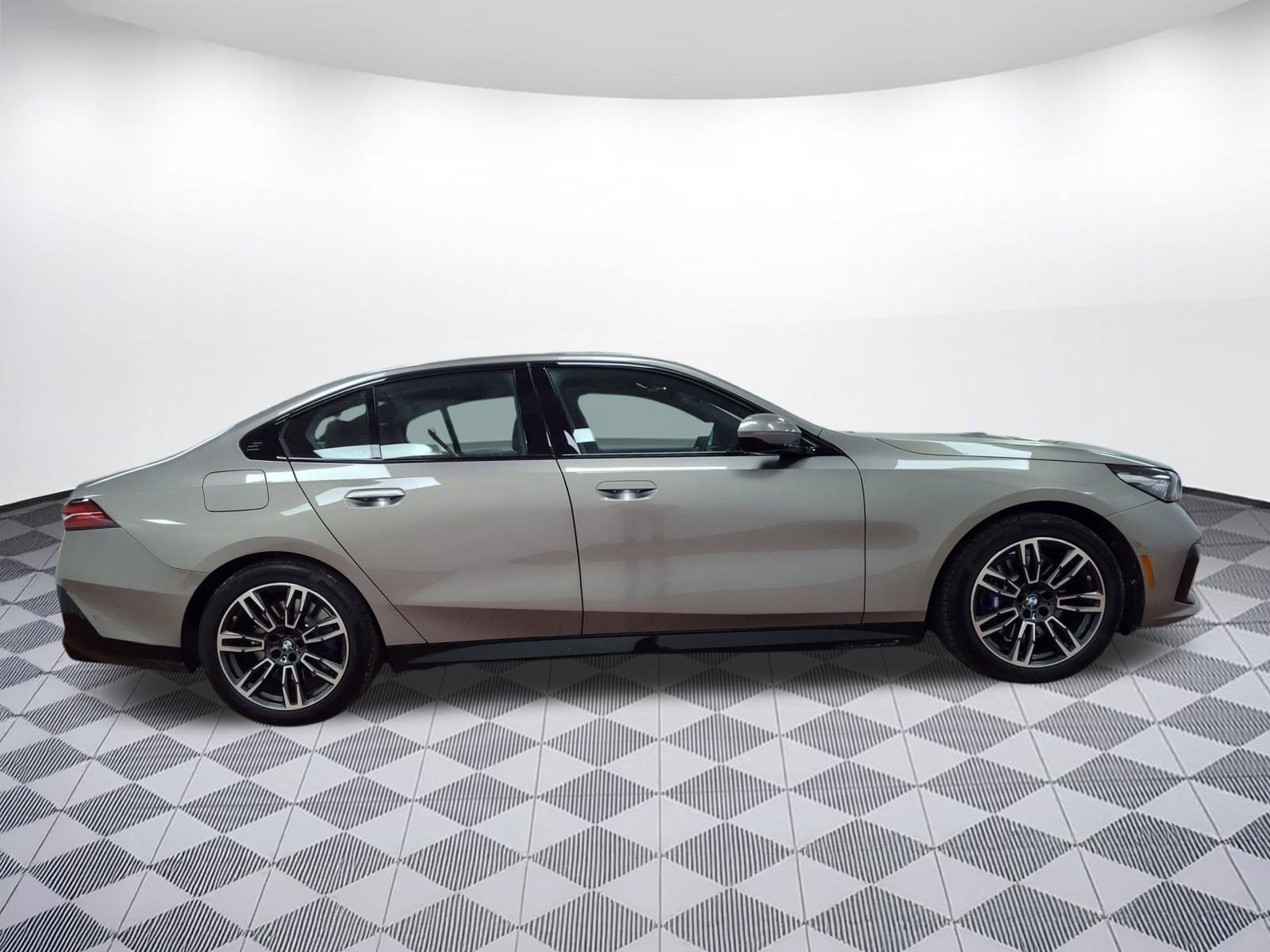 New 2026 BMW 530i xDrive w/ M Sport Package AWD/4WD image 7