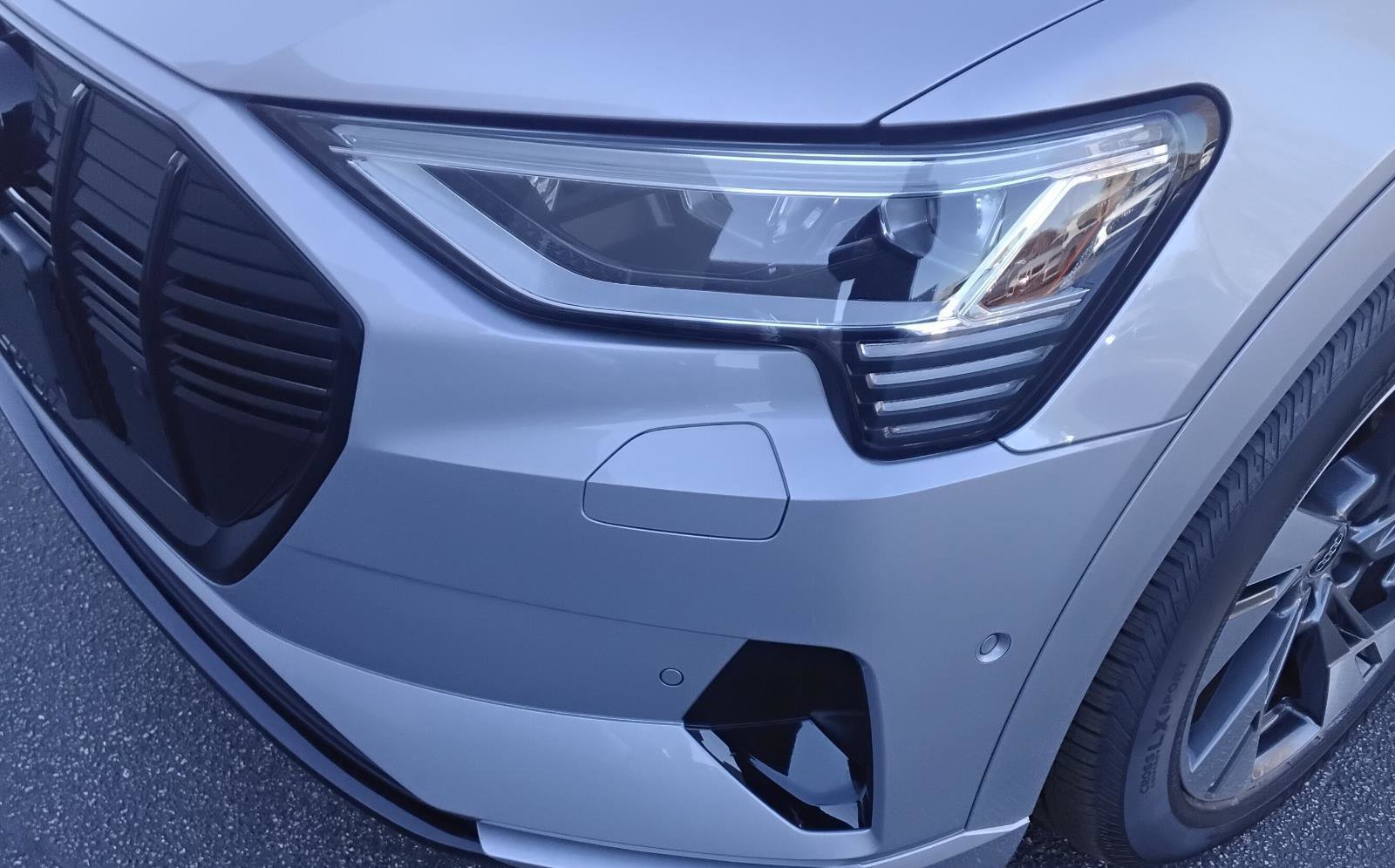 Certified 2022 Audi e-tron Premium w/ Convenience Plus Package image 6