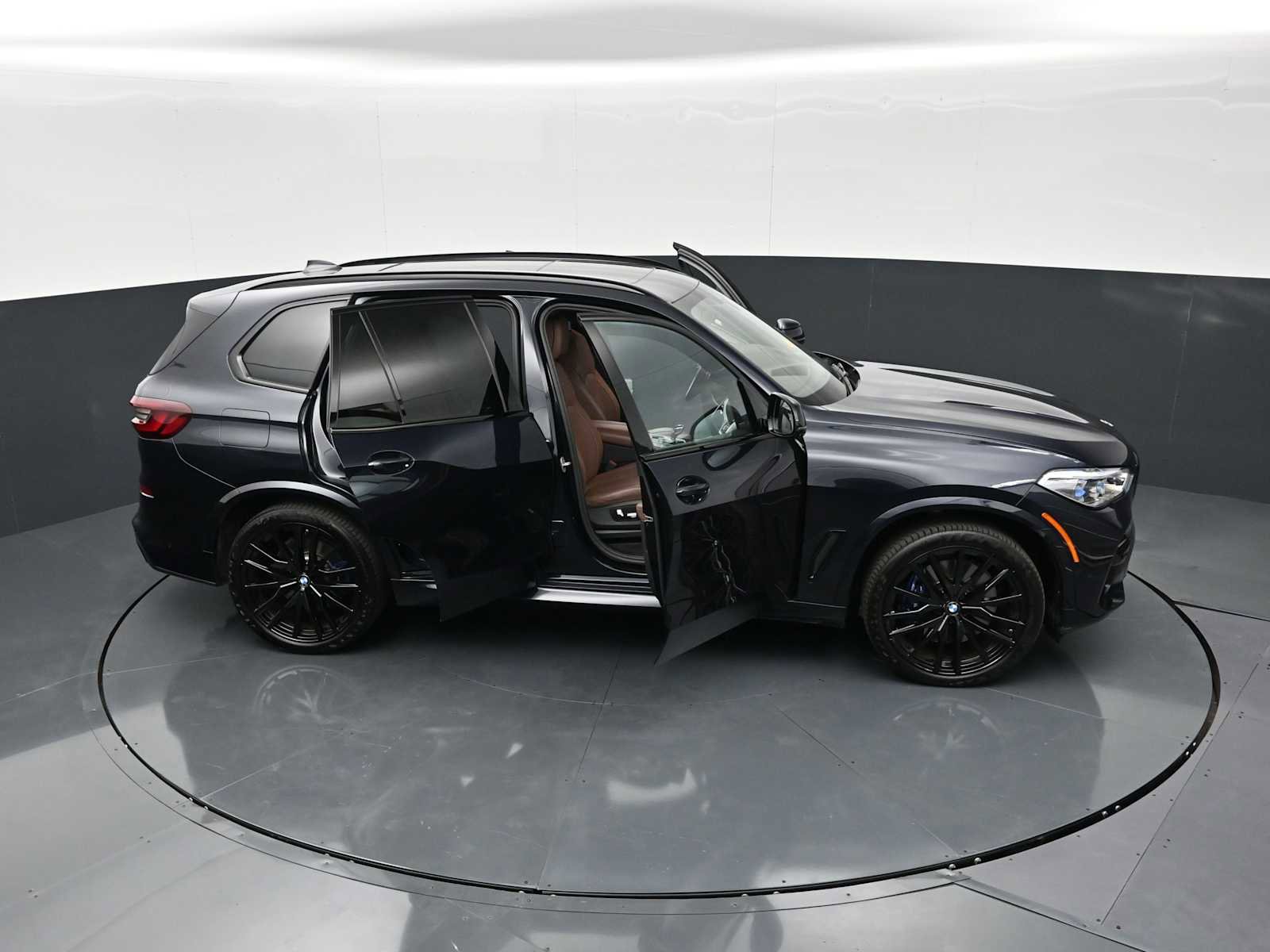 Used 2023 BMW X5 M50i w/ Executive Package image 32