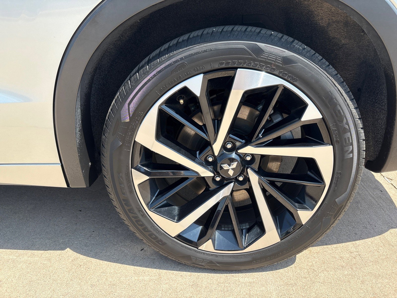 Used 2024 Mitsubishi Outlander 4WD Plug-In Hybrid image 14