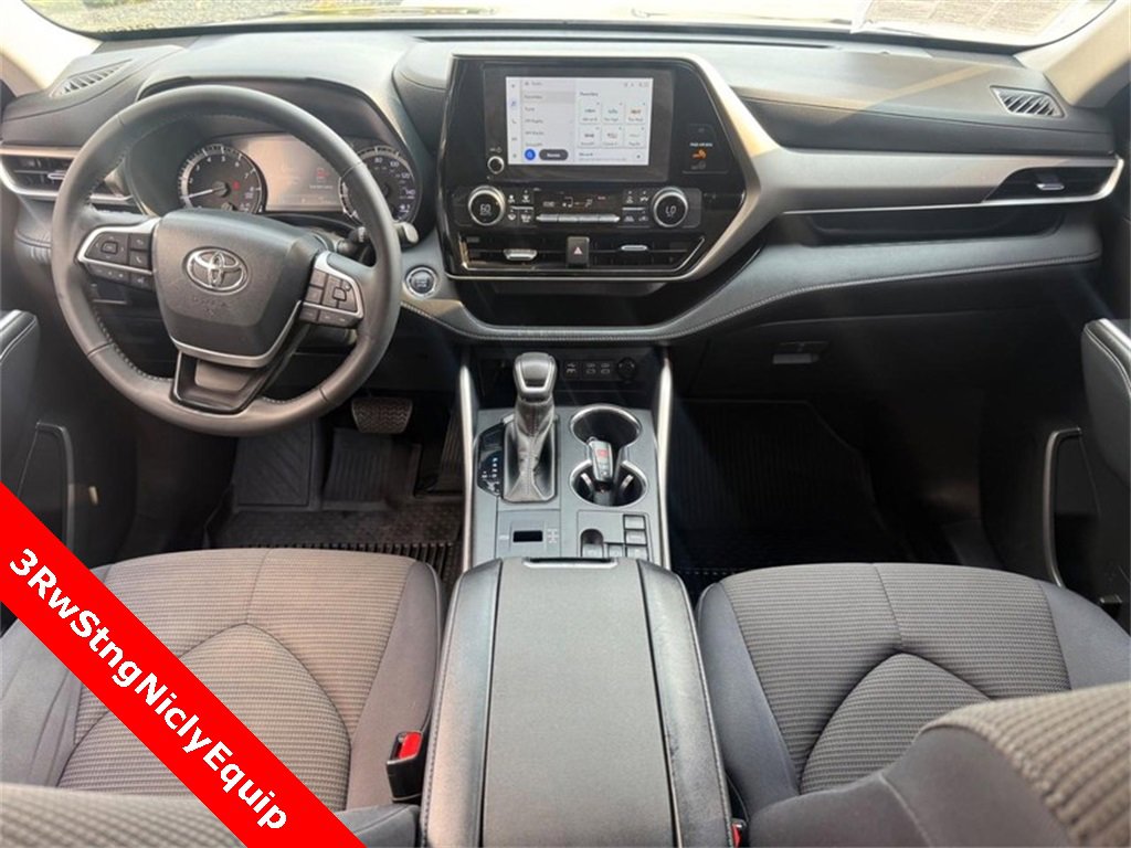 Used 2023 Toyota Highlander LE image 14