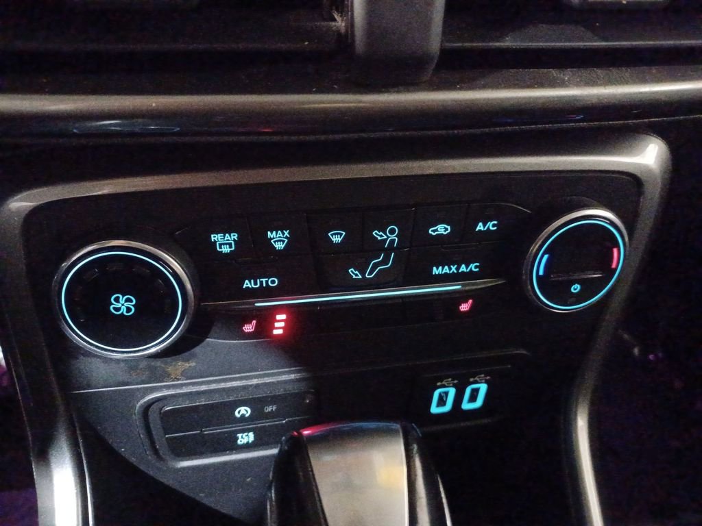 Used 2018 Ford EcoSport SE w/ SE Convenience Package image 17