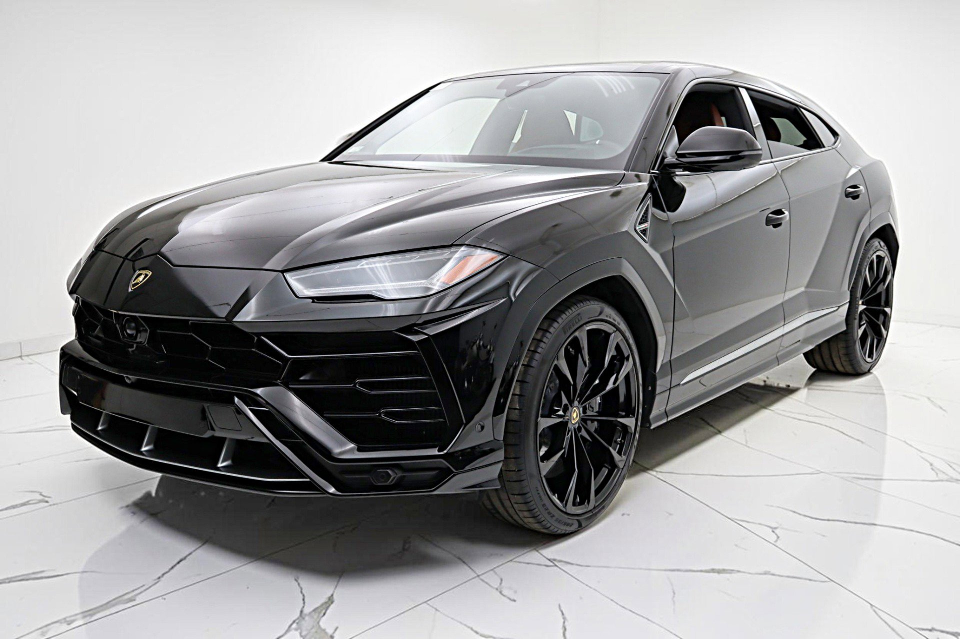 Used 2019 Lamborghini Urus AWD/4WD image 1