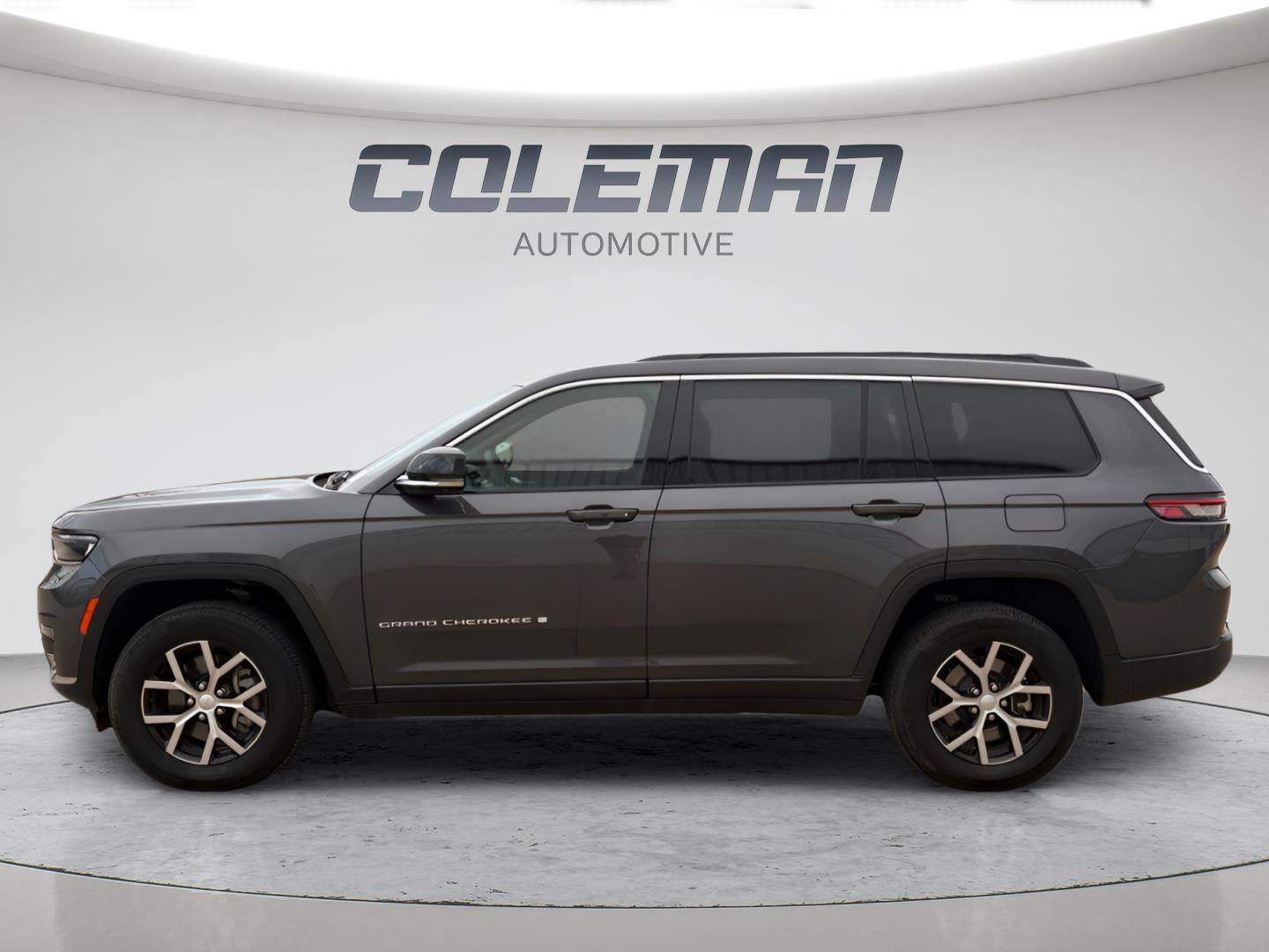 Used 2024 Jeep Grand Cherokee L Limited w/ Luxury Tech Group II image 2