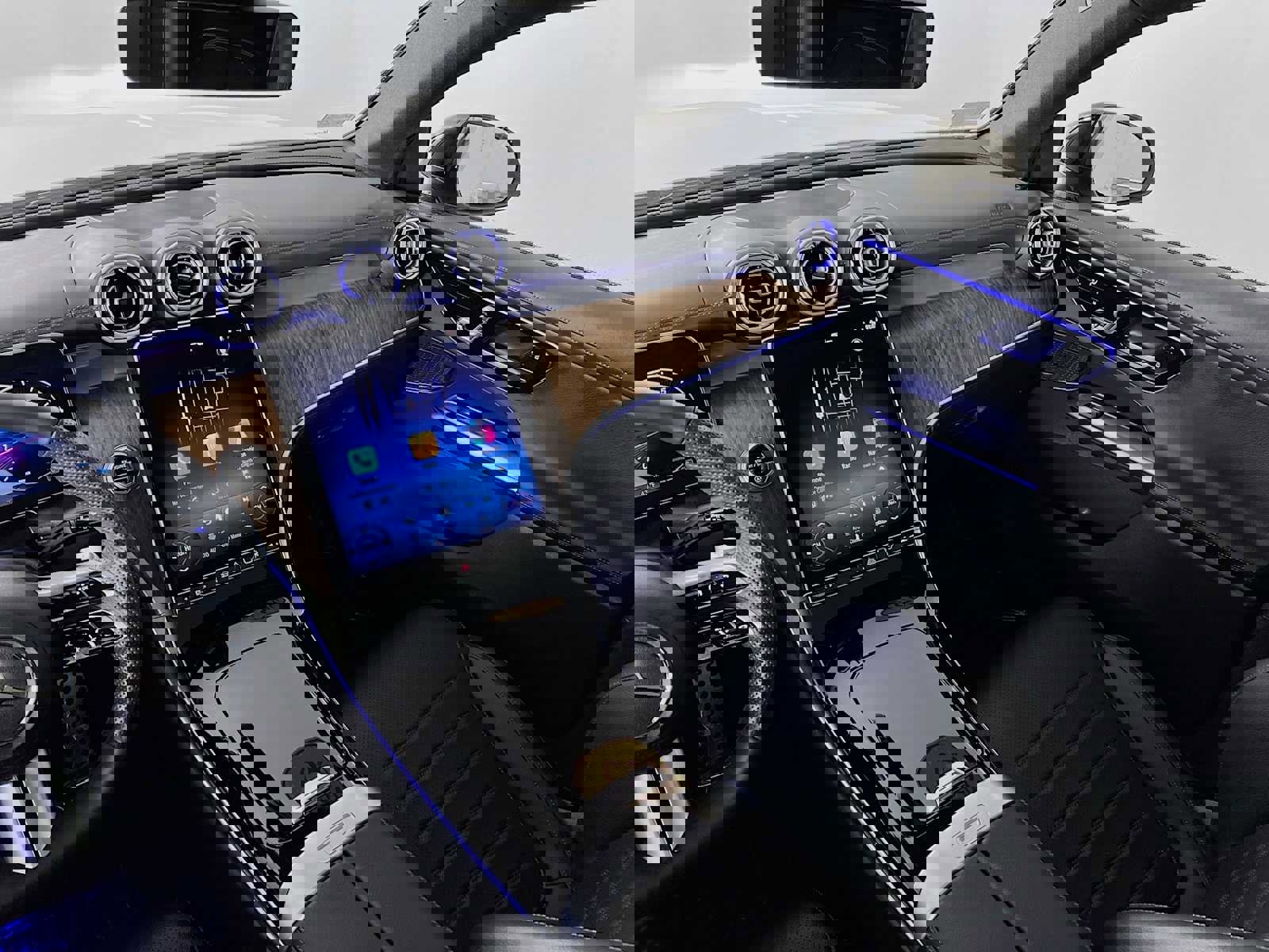 Used 2025 Mercedes-Benz GLC 300 4MATIC image 25