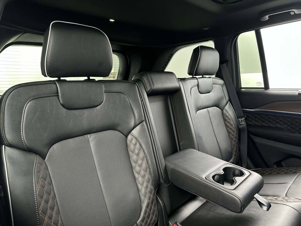 New 2025 Jeep Grand Cherokee Summit w/ Luxury Tech Group V image 21