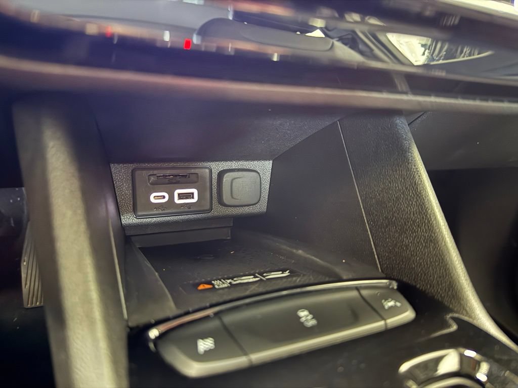 Used 2023 Chevrolet Bolt EUV LT w/ Convenience Package FWD image 18