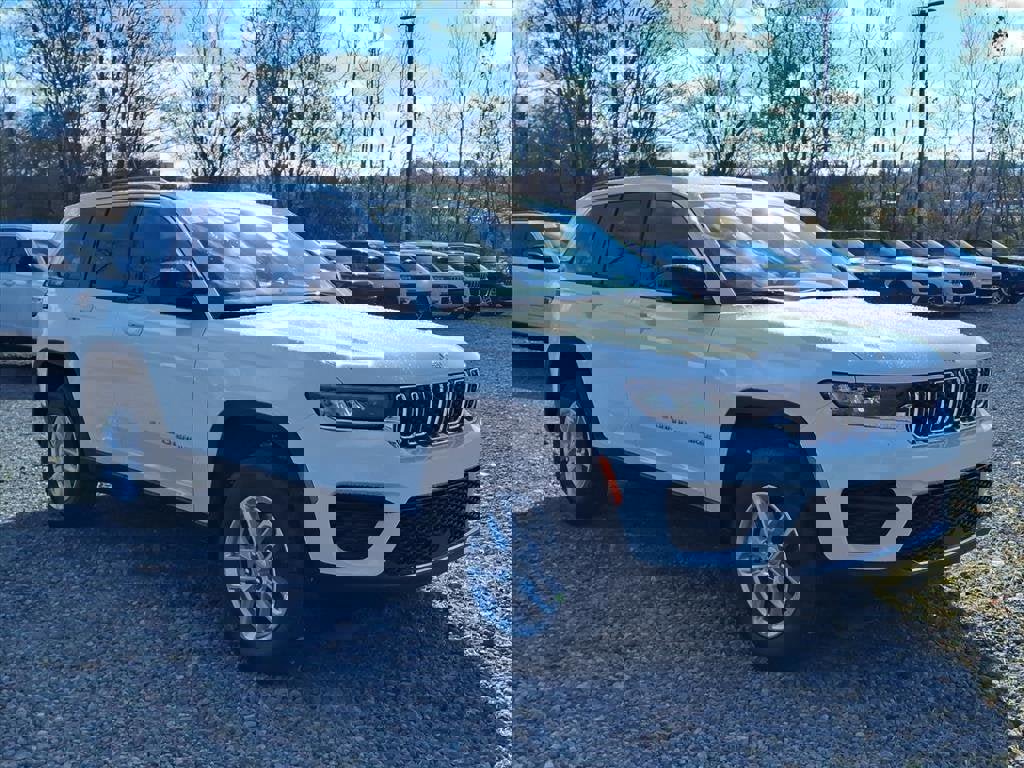 New 2025 Jeep Grand Cherokee Laredo X w/ Luxury Tech Group I image 4