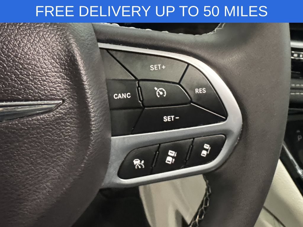 Used 2024 Chrysler Pacifica Limited FWD image 7