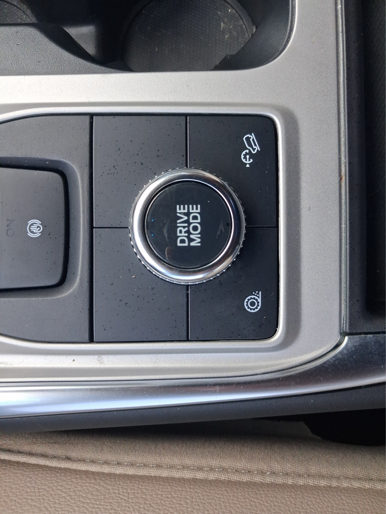 Used 2023 Ford Explorer Limited w/ Hybrid Equipment Group 310A AWD/4WD image 18