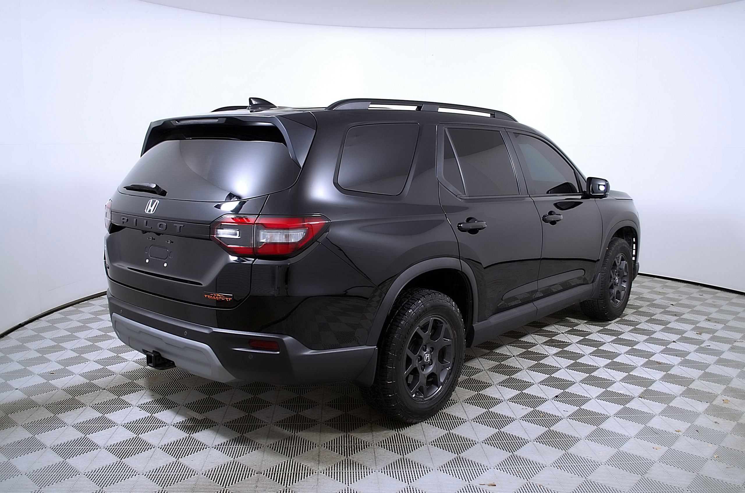 Used 2025 Honda Pilot TrailSport image 7