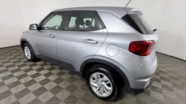 Used 2025 Hyundai Venue SE FWD image 7