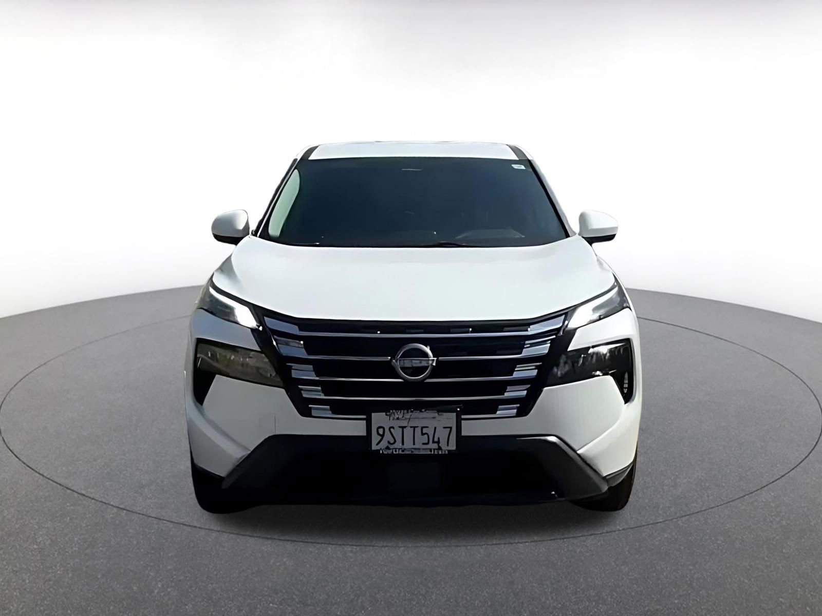 Used 2025 Nissan Rogue SV FWD image 4