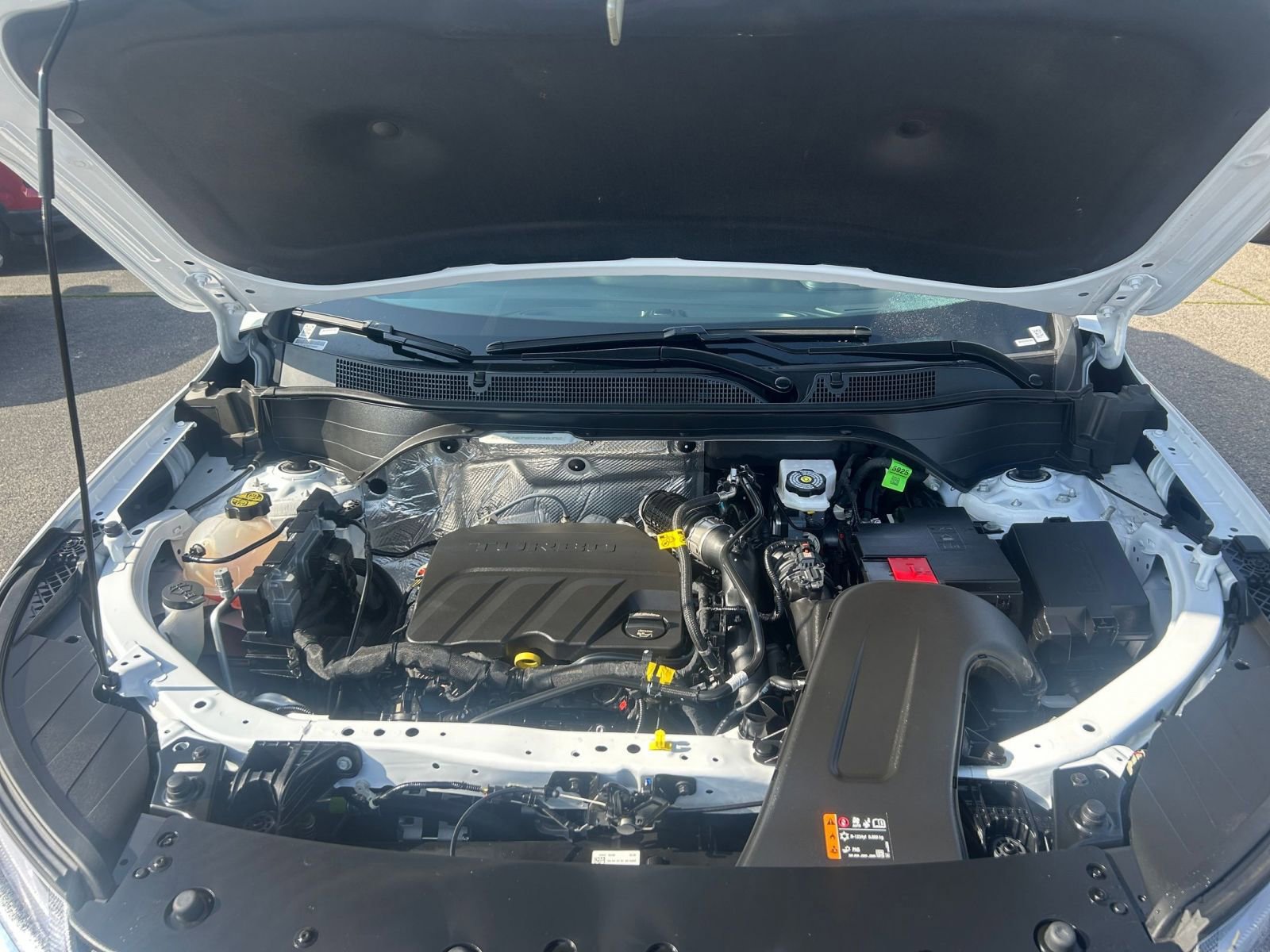 Used 2025 Chevrolet Trax LT w/ LT Convenience Package image 31