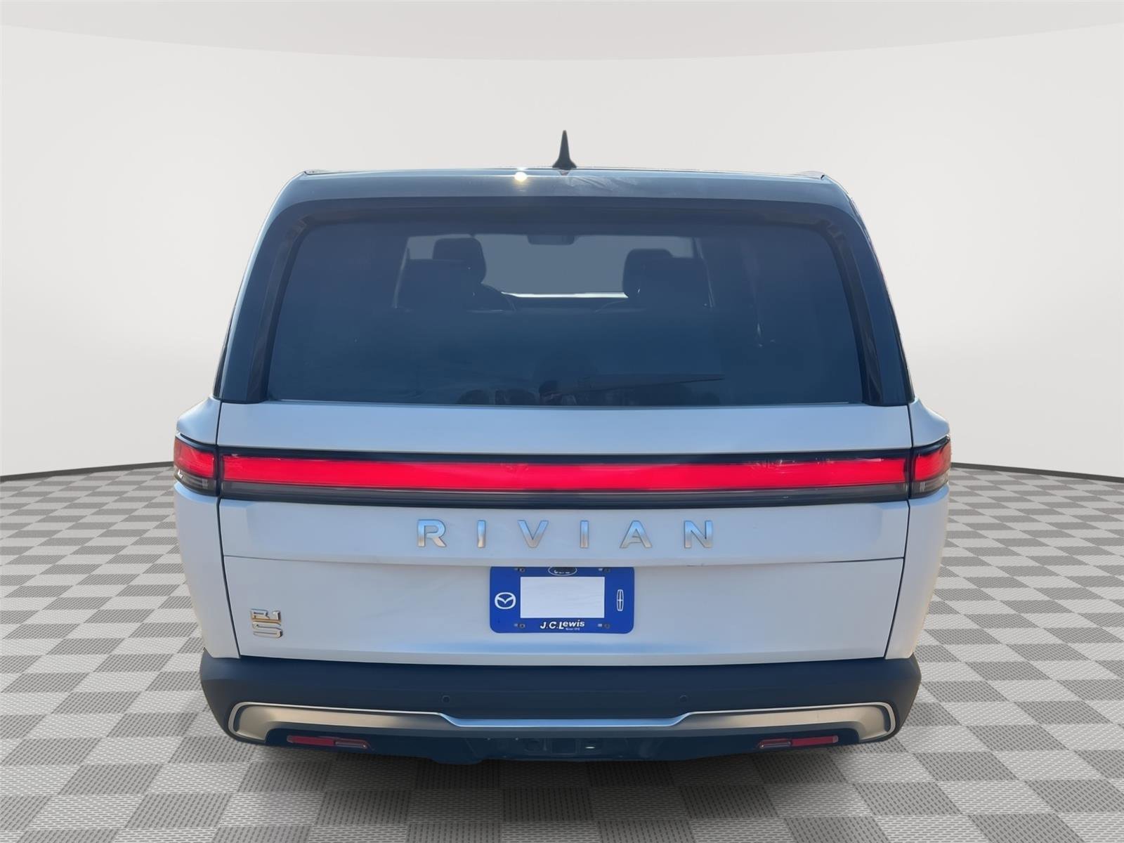 Used 2024 Rivian R1S Adventure image 28