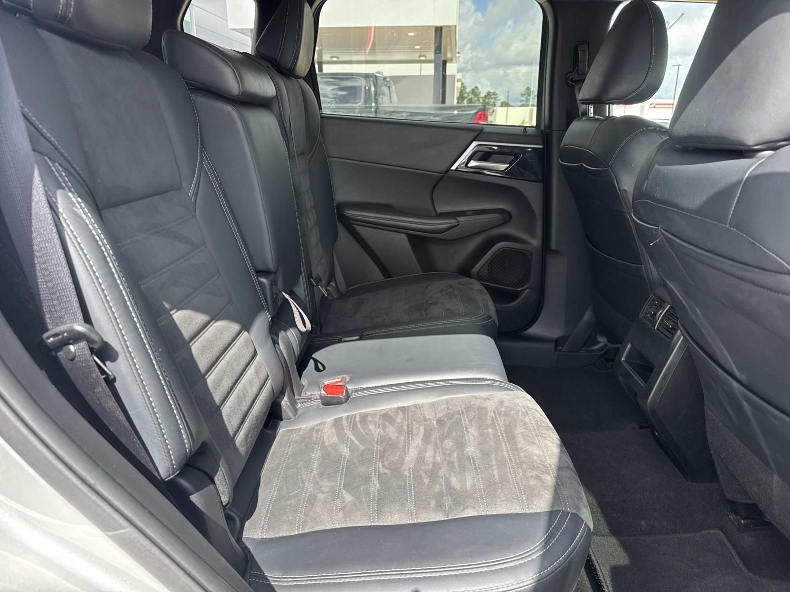 Used 2024 Mitsubishi Outlander SE AWD/4WD image 10