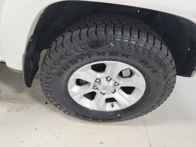 Used 2019 Toyota 4Runner SR5 Premium image 11