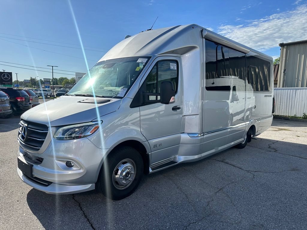 Used 2020 Mercedes-Benz Sprinter 3500 w/ Premium Plus Package image 3