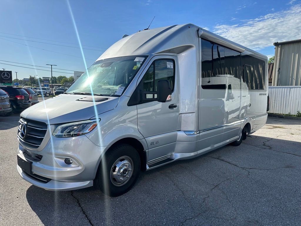 Used 2020 Mercedes-Benz Sprinter 3500 w/ Premium Plus Package image 3