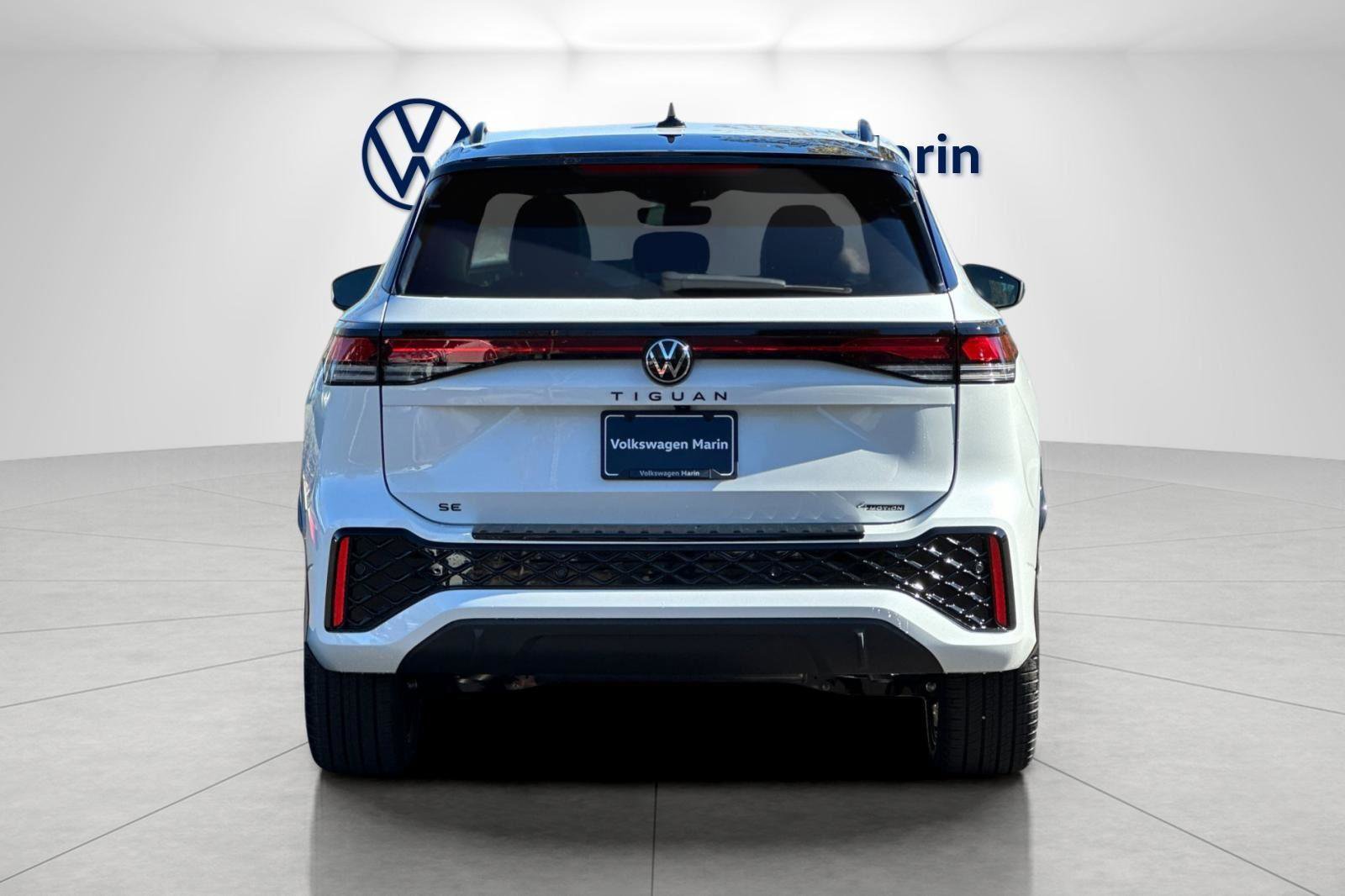 New 2026 Volkswagen Tiguan SE R-Line image 4