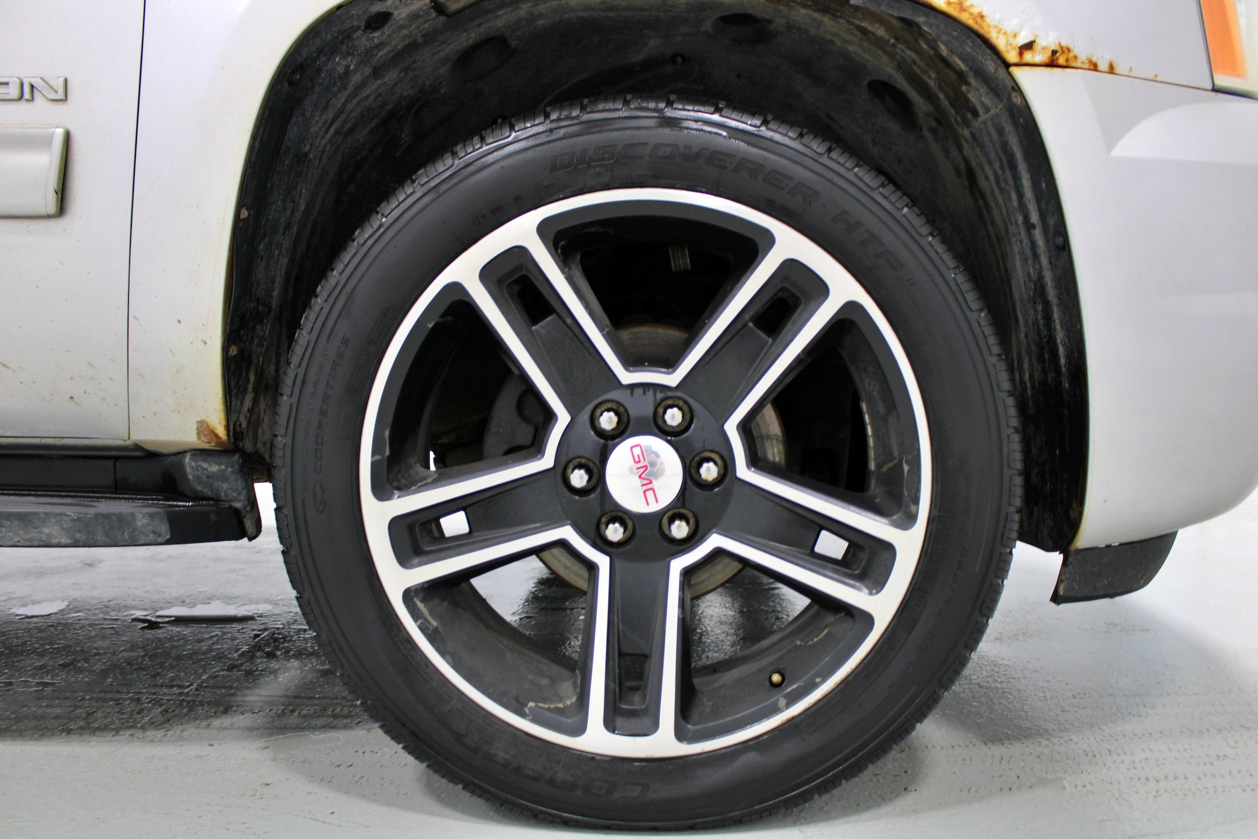 Used 2010 GMC Yukon SLT w/ SLT-2 Equipment Package AWD/4WD image 31