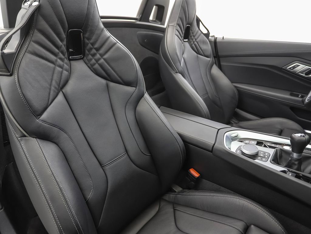 Certified 2025 BMW Z4 M40i w/ Edition image 24
