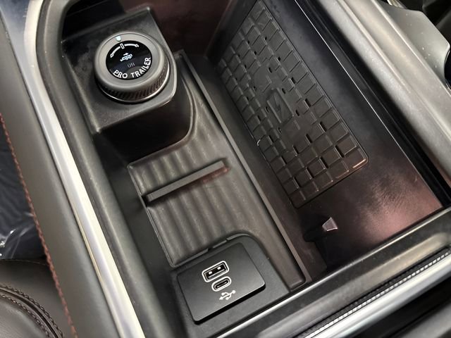 Used 2025 Ford Expedition Active image 33