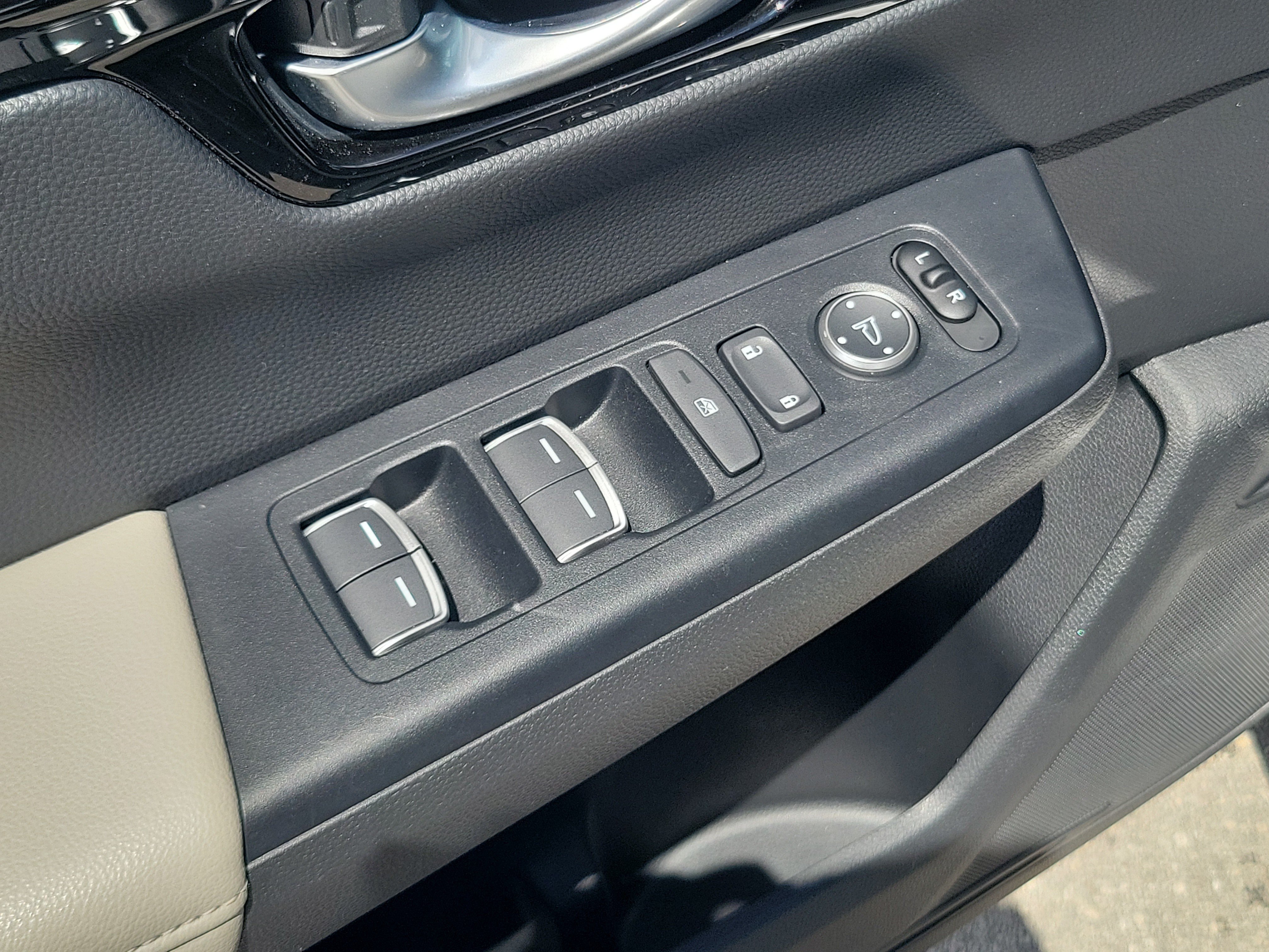 Used 2024 Honda CR-V EX-L image 29