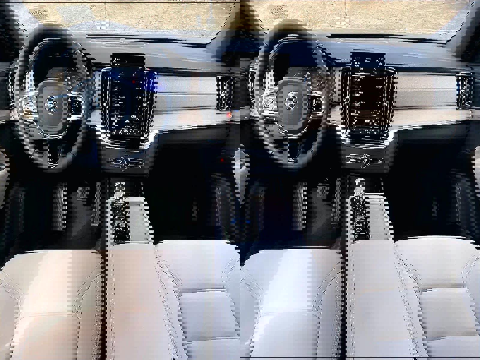 New 2026 Volvo XC90 T8 Plus w/ Protection Package Premier image 7