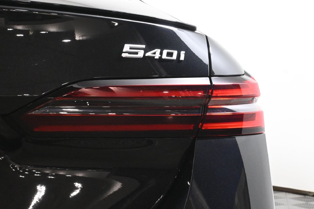 Used 2027 BMW 540i xDrive w/ M Sport Package AWD/4WD image 13