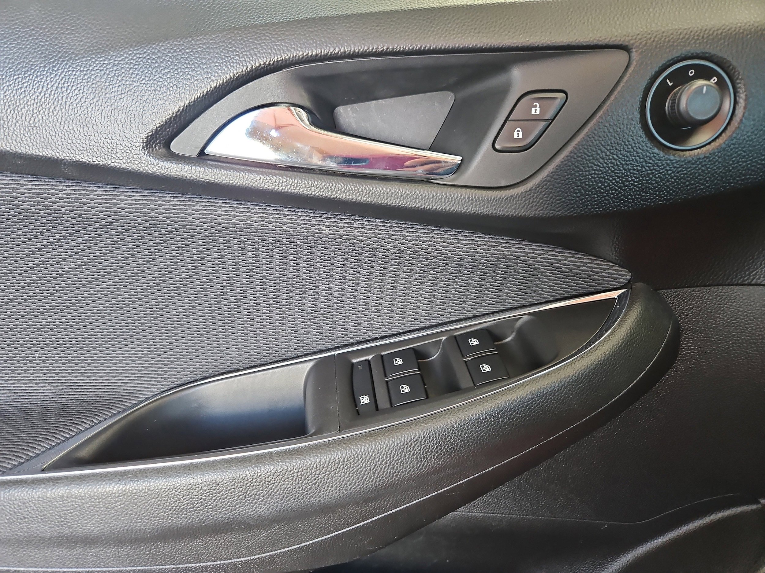 Used 2017 Chevrolet Cruze LT w/ Convenience Package FWD image 8