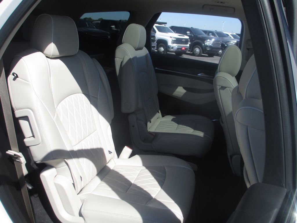Used 2024 Buick Enclave Avenir FWD image 26
