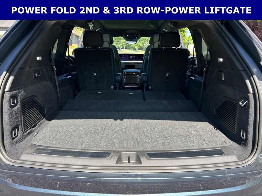 Used 2025 Cadillac Escalade IQ Luxury 2 w/ LPO, Premium Carpet Package AWD/4WD image 18