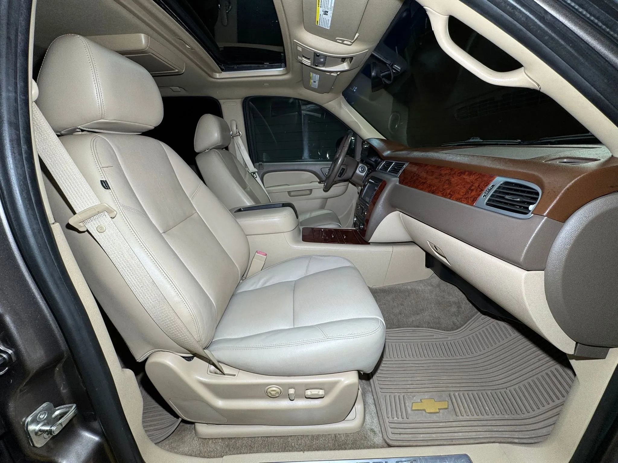 Used 2012 Chevrolet Suburban LTZ image 17