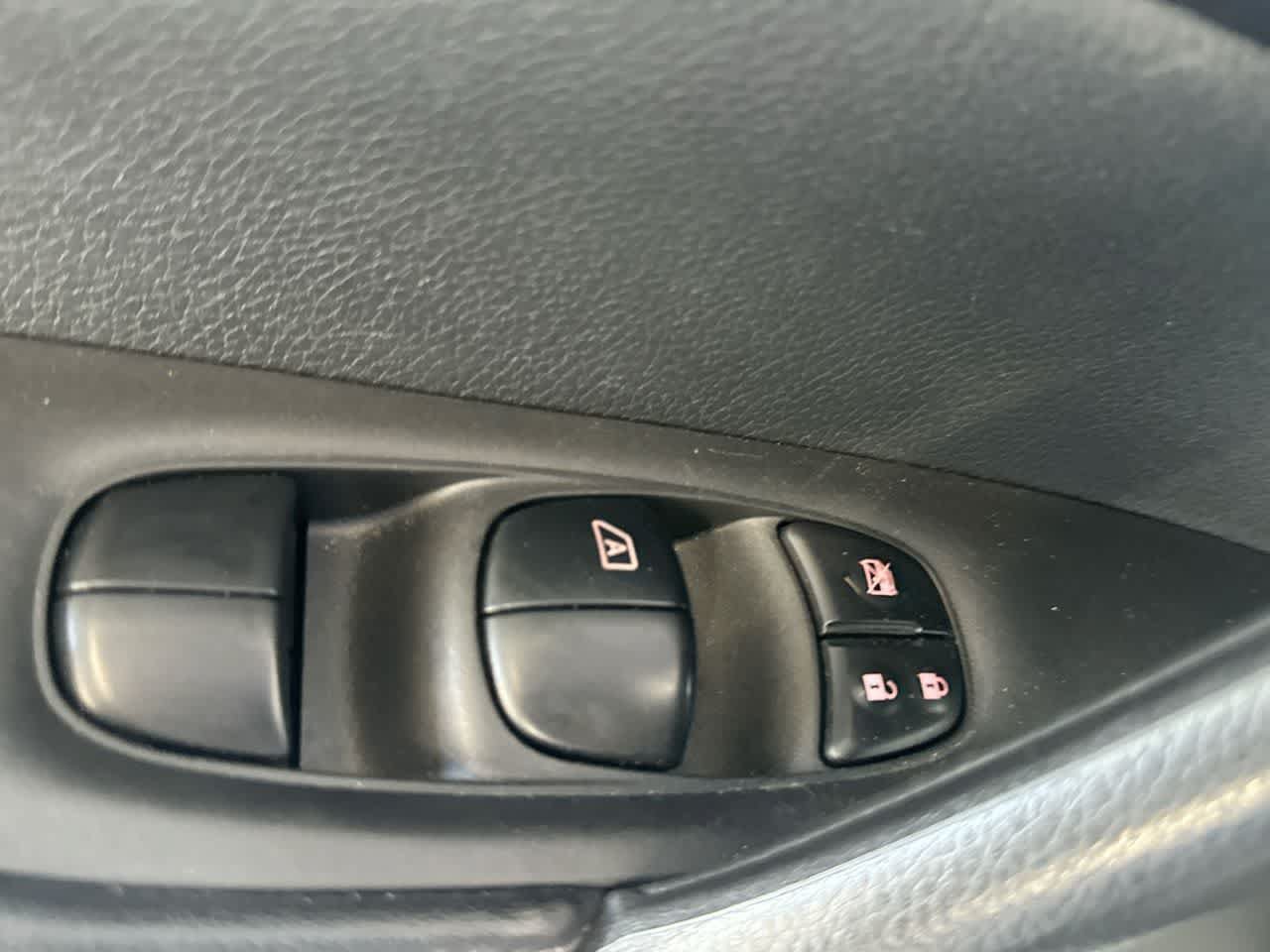 Used 2020 Nissan Rogue Sport S FWD image 17