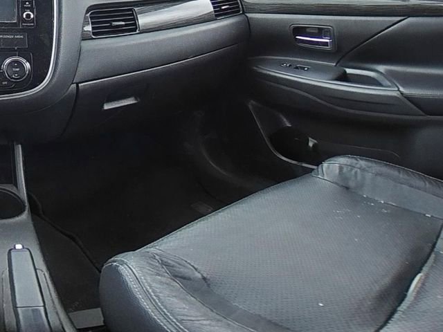 Used 2016 Mitsubishi Outlander AWD image 23