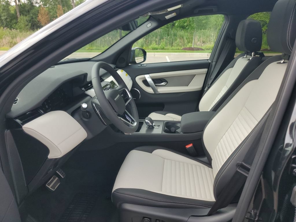 Used 2026 Land Rover Discovery Sport Landmark AWD/4WD image 13