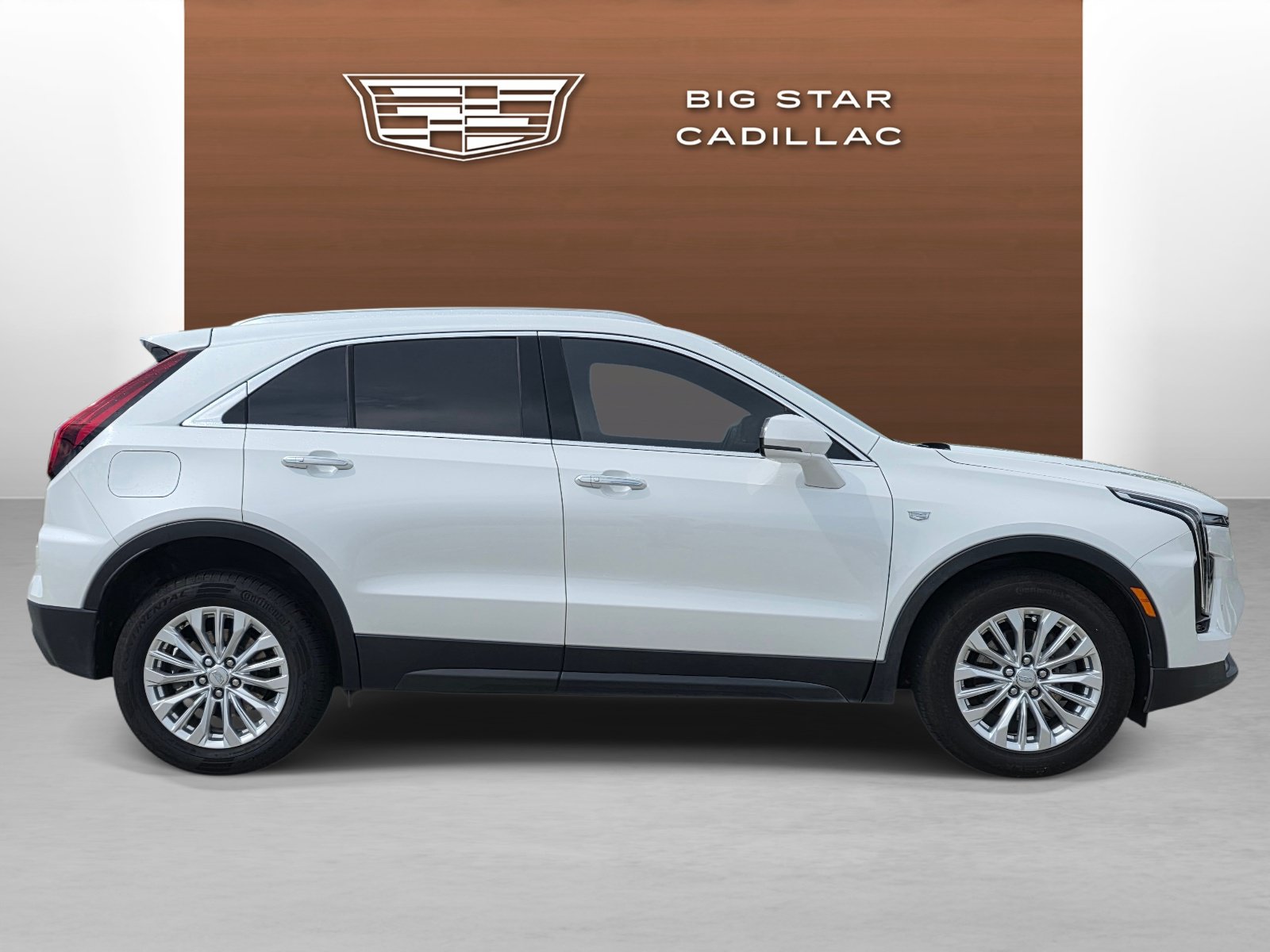 Certified 2024 Cadillac XT4 Luxury w/ Cold Weather Package FWD image 6
