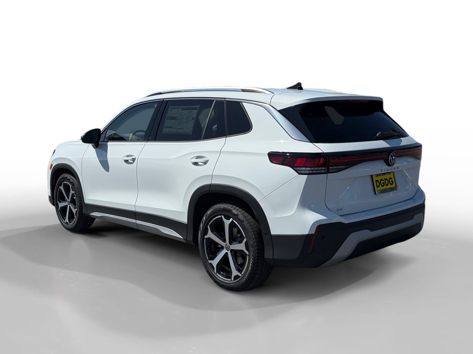 New 2026 Volkswagen Tiguan SE FWD image 3
