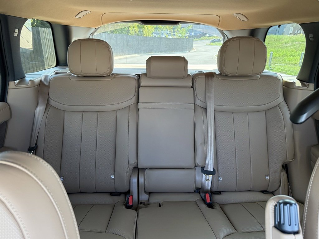 New 2025 Land Rover Range Rover SE image 31