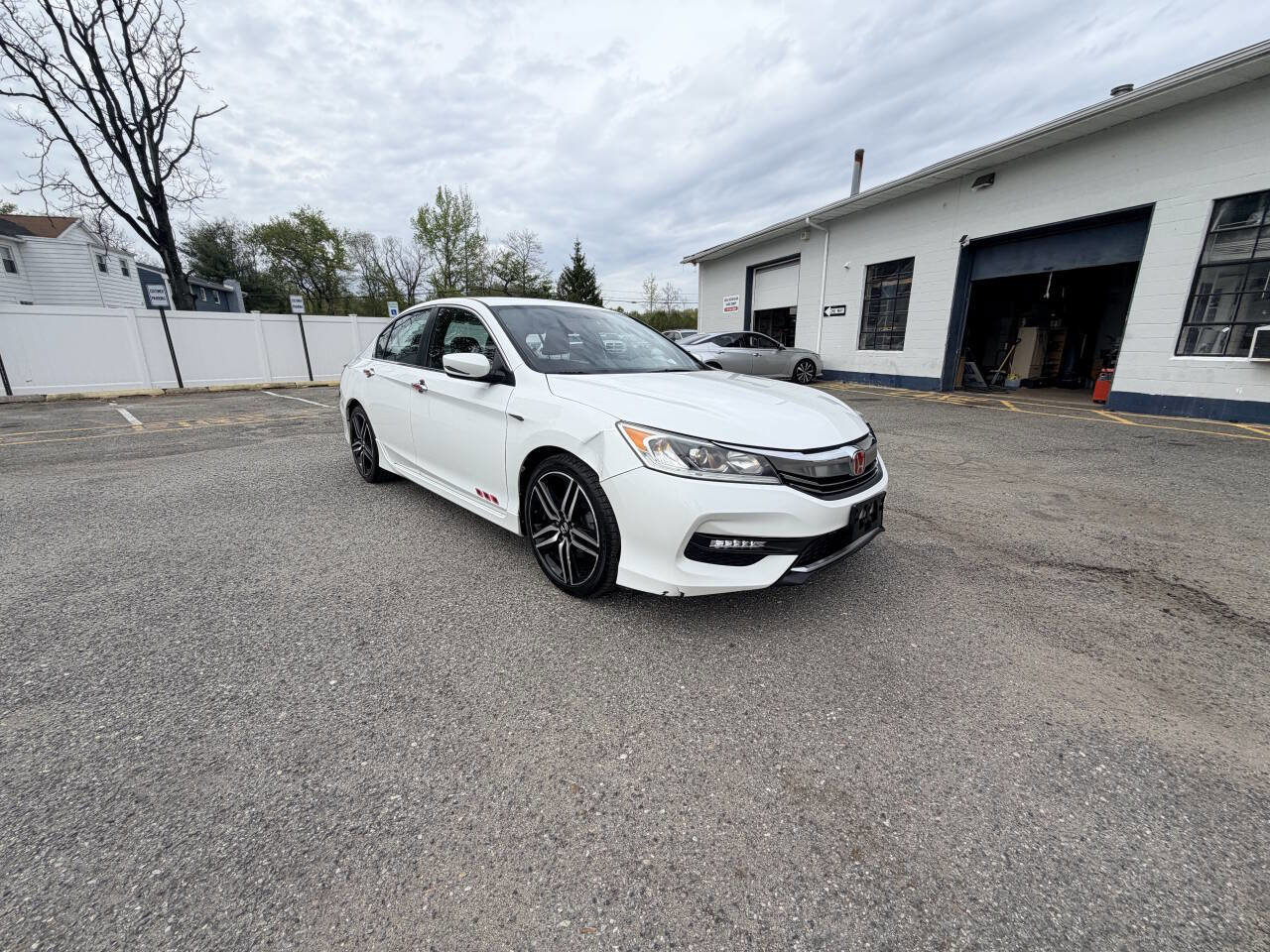 Used 2017 Honda Accord Sport image 5