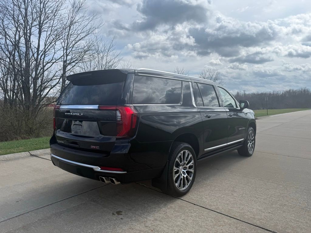 Used 2025 GMC Yukon XL Denali w/ Sun & Power Step Package image 3