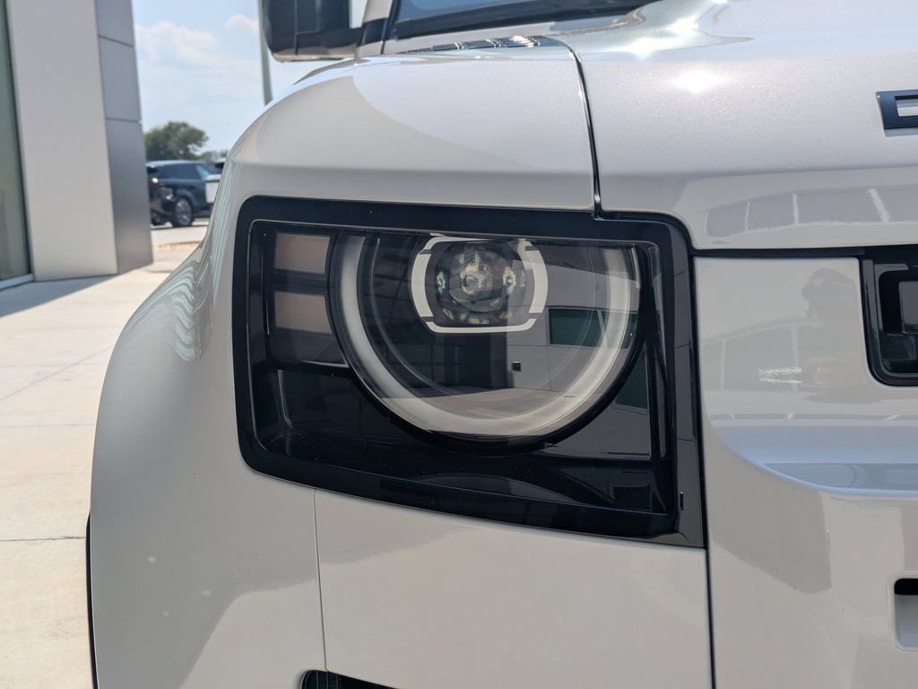 New 2026 Land Rover Defender 130 X-Dynamic SE AWD/4WD image 11