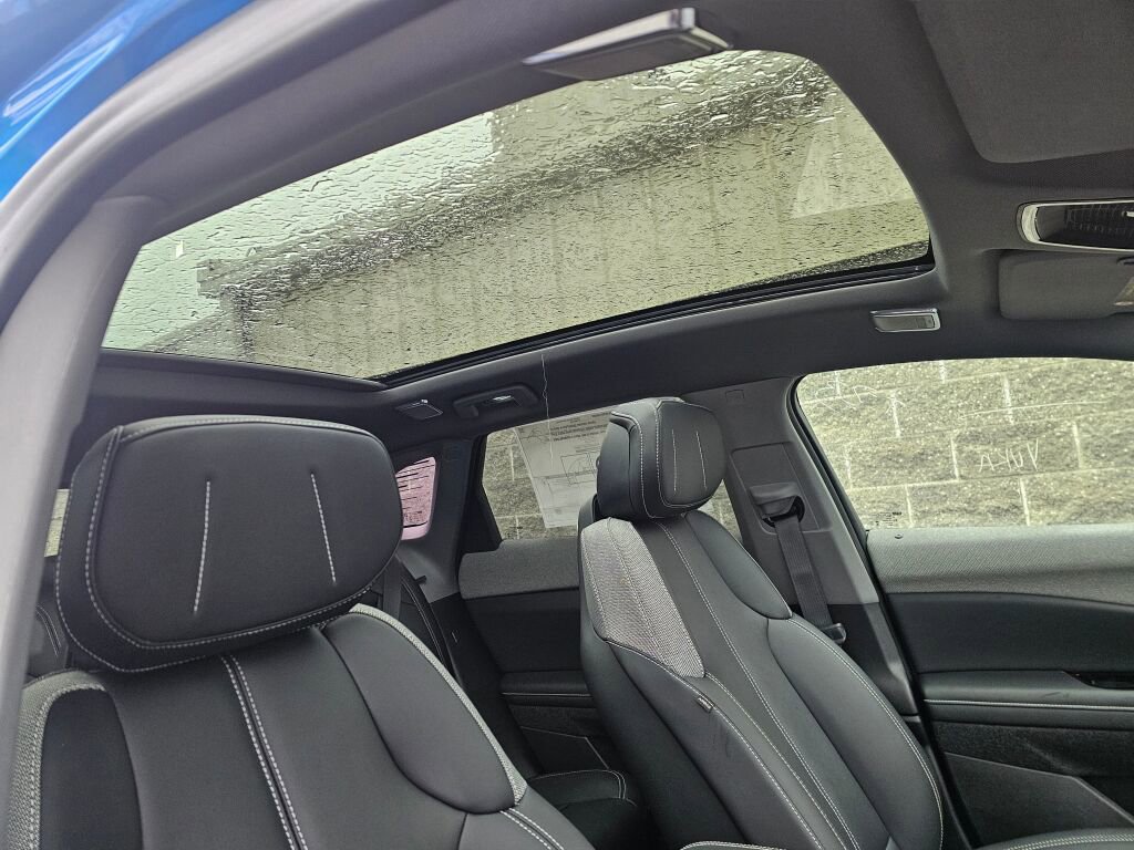 New 2026 Cadillac Optiq Luxury 1 image 15