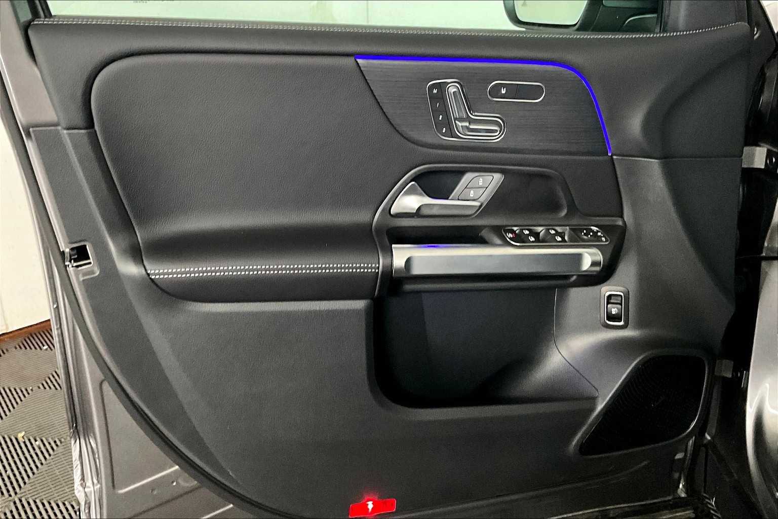 New 2025 Mercedes-Benz GLB 250 4MATIC image 12