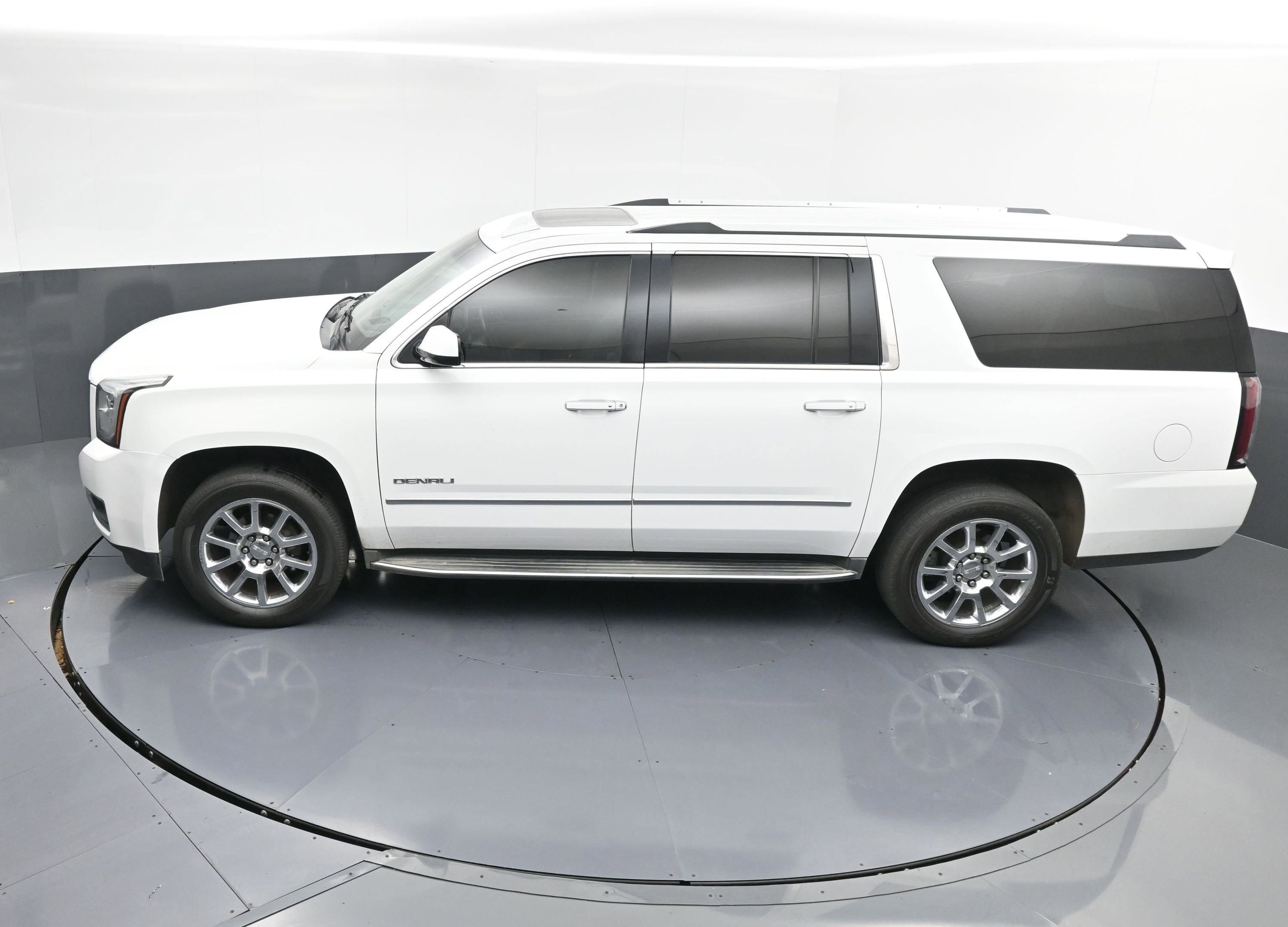 Used 2016 GMC Yukon XL Denali w/ Open Road Package image 30