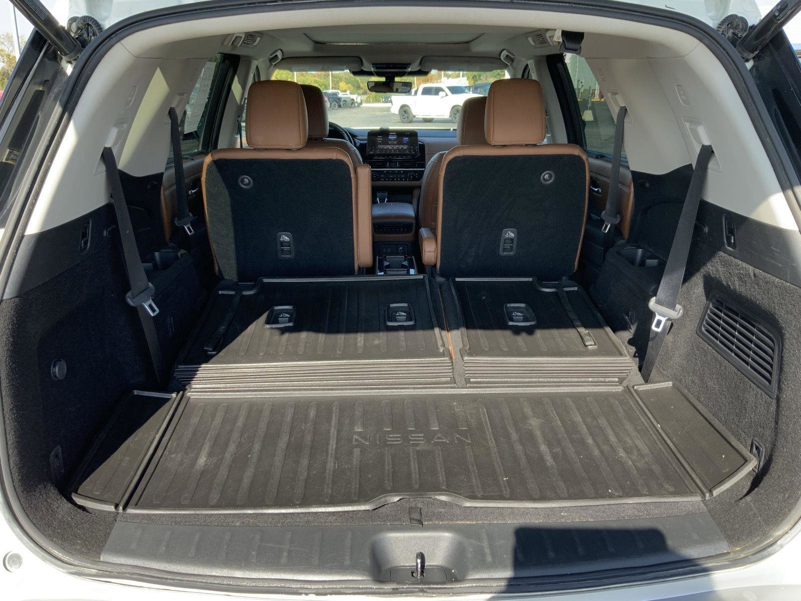 Used 2023 Nissan Pathfinder Platinum image 12