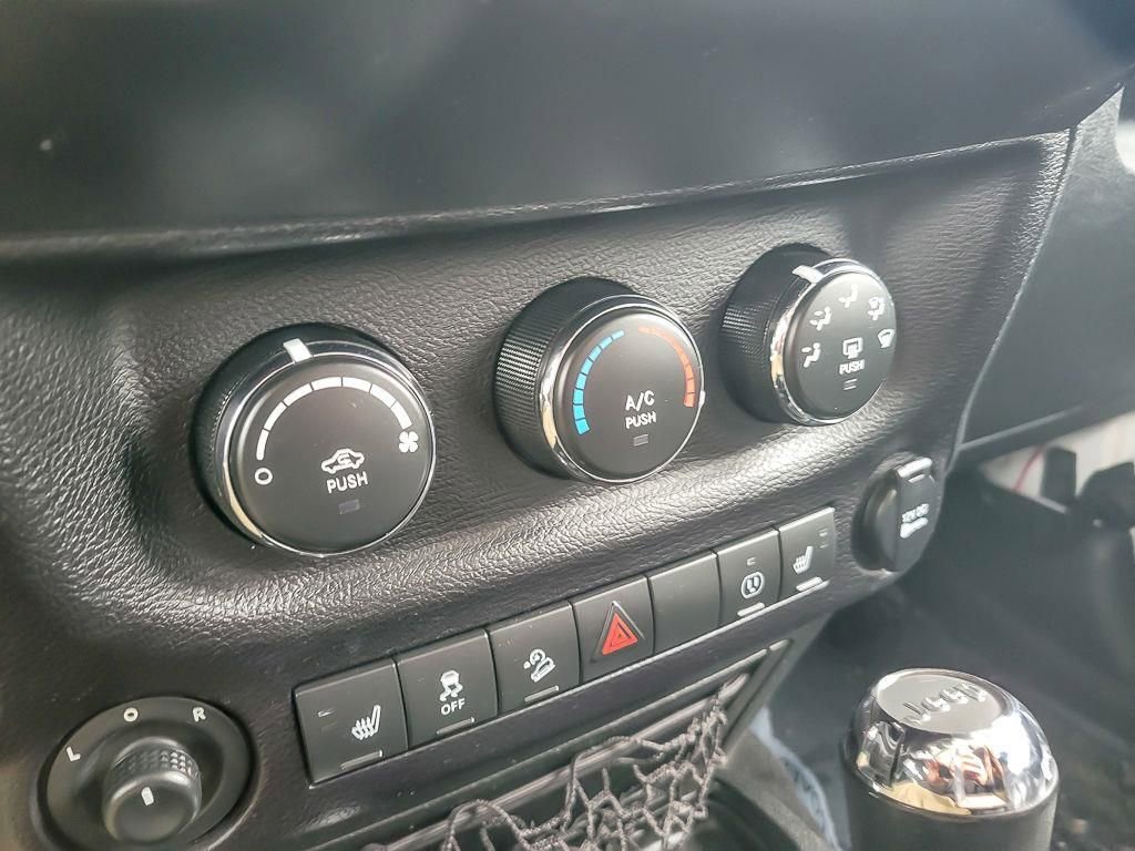 Used 2017 Jeep Wrangler Unlimited Sahara w/ Connectivity Group image 16