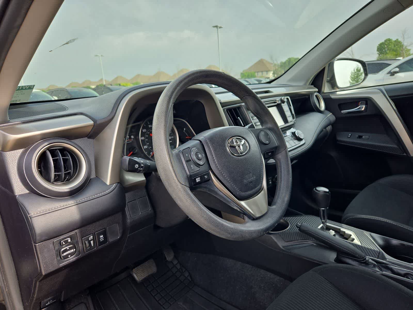 Used 2015 Toyota RAV4 XLE FWD image 2