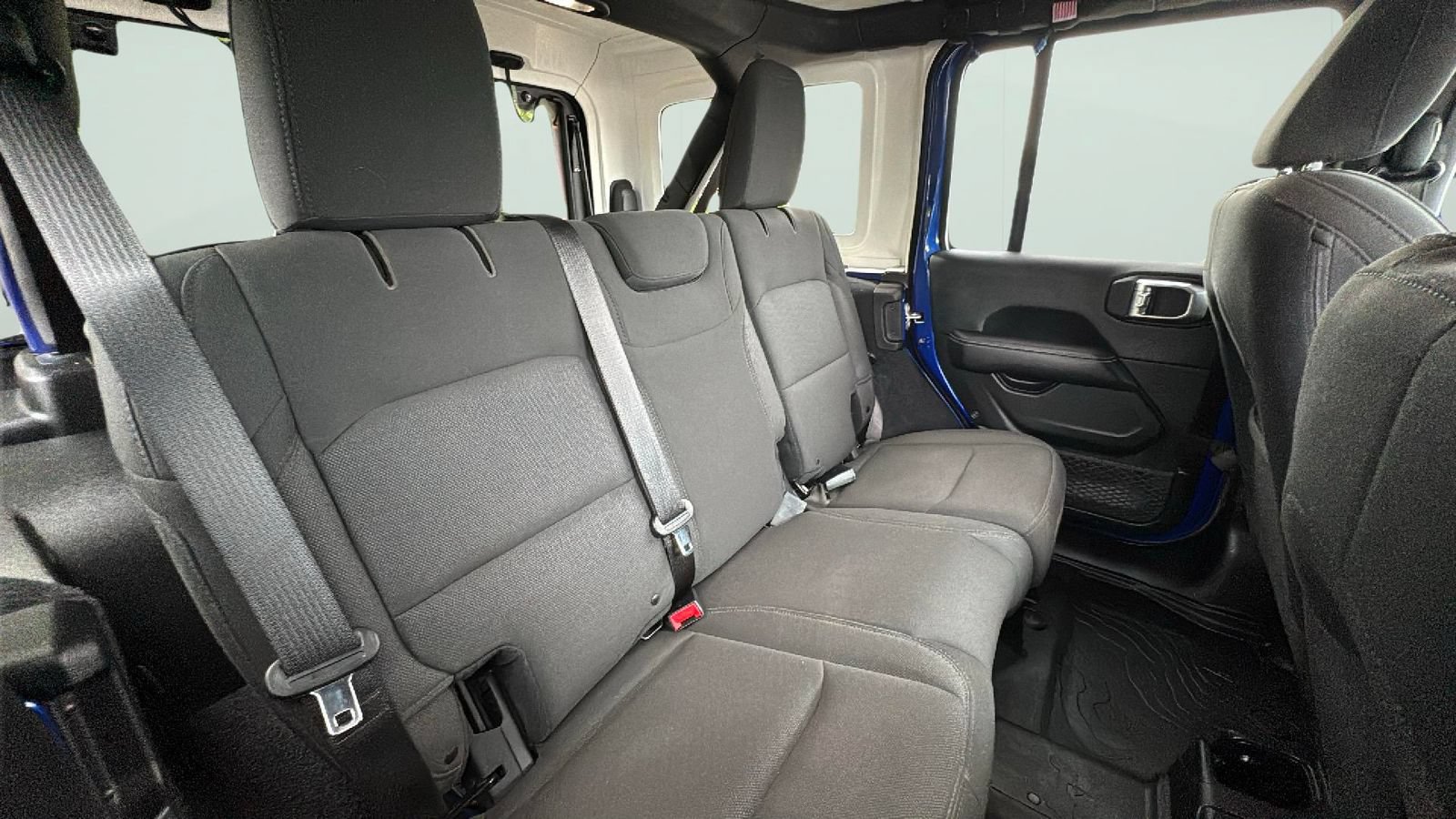 Used 2019 Jeep Wrangler Unlimited Sahara AWD/4WD image 23